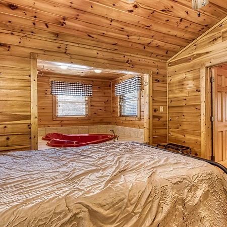 Dog Friendly, Romantic Mtn Getaway Hot Tub Pool Gatlinburg Exteriör bild