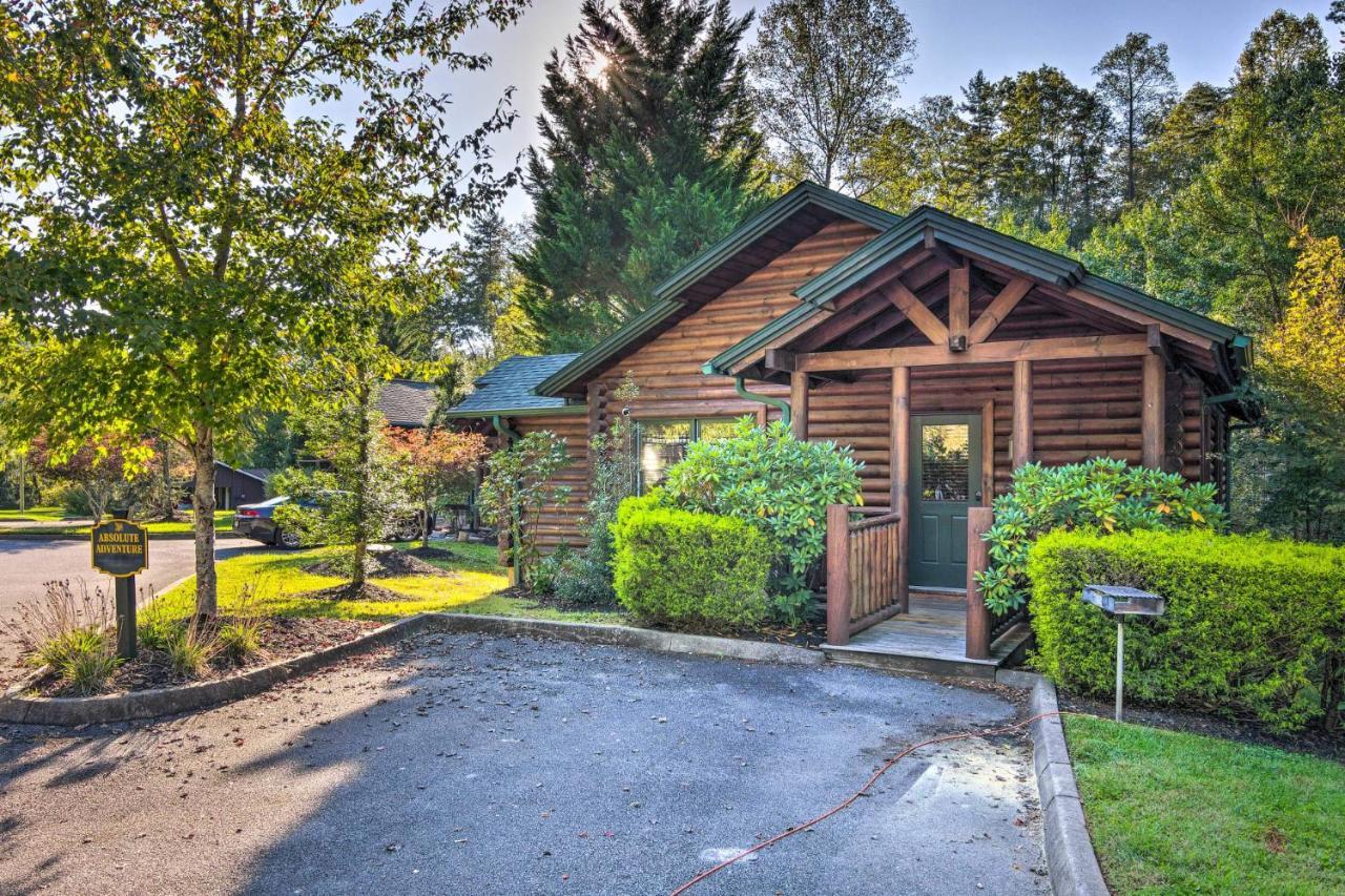 Dog Friendly, Romantic Mtn Getaway Hot Tub Pool Gatlinburg Exteriör bild