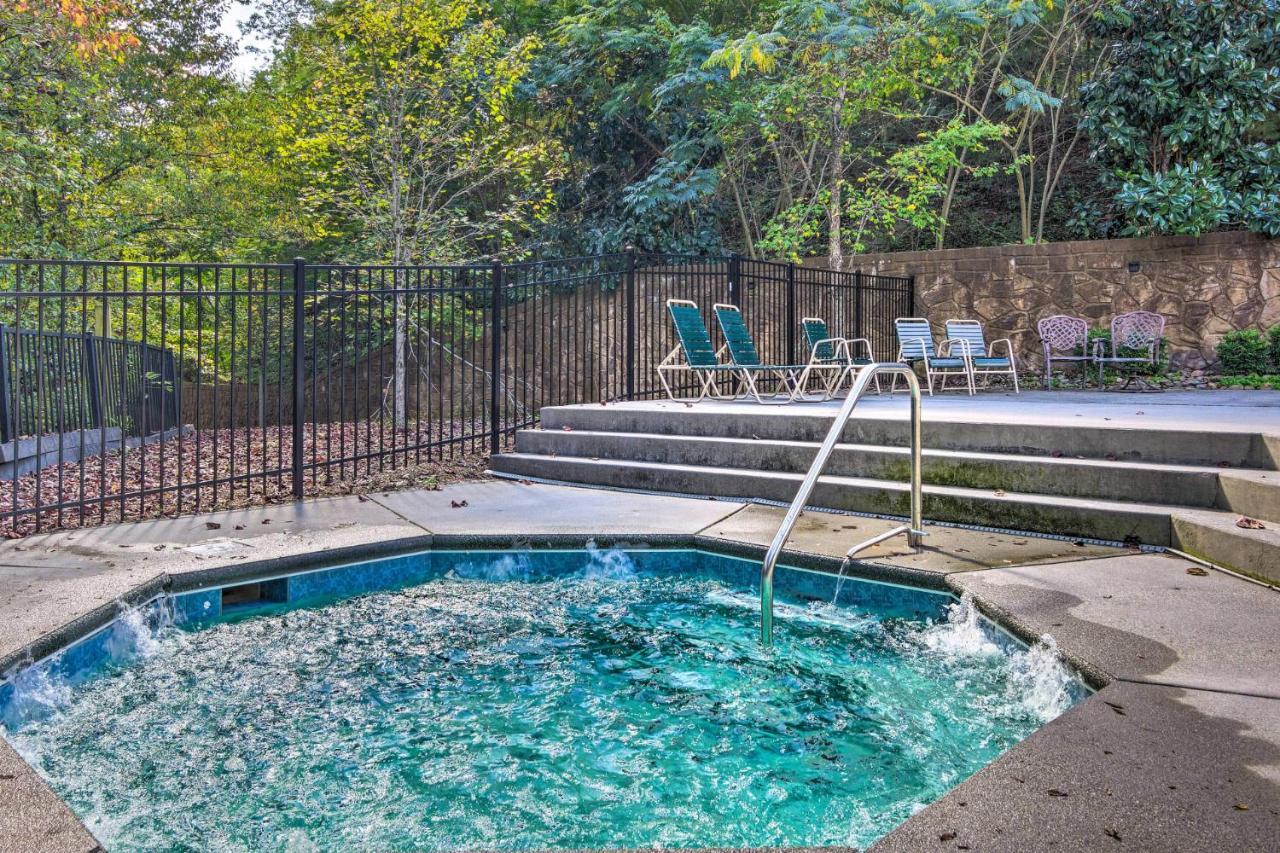 Dog Friendly, Romantic Mtn Getaway Hot Tub Pool Gatlinburg Exteriör bild