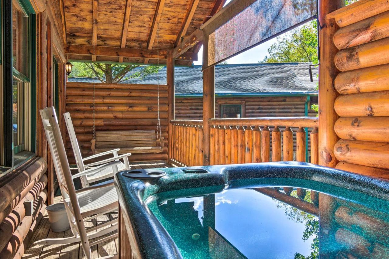 Dog Friendly, Romantic Mtn Getaway Hot Tub Pool Gatlinburg Exteriör bild