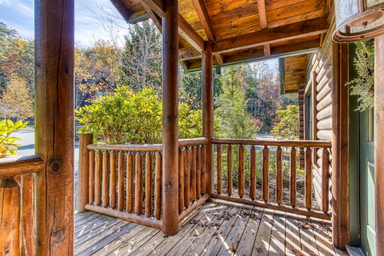 Dog Friendly, Romantic Mtn Getaway Hot Tub Pool Gatlinburg Exteriör bild