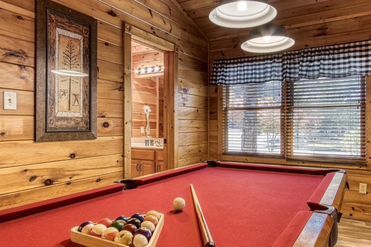 Dog Friendly, Romantic Mtn Getaway Hot Tub Pool Gatlinburg Exteriör bild