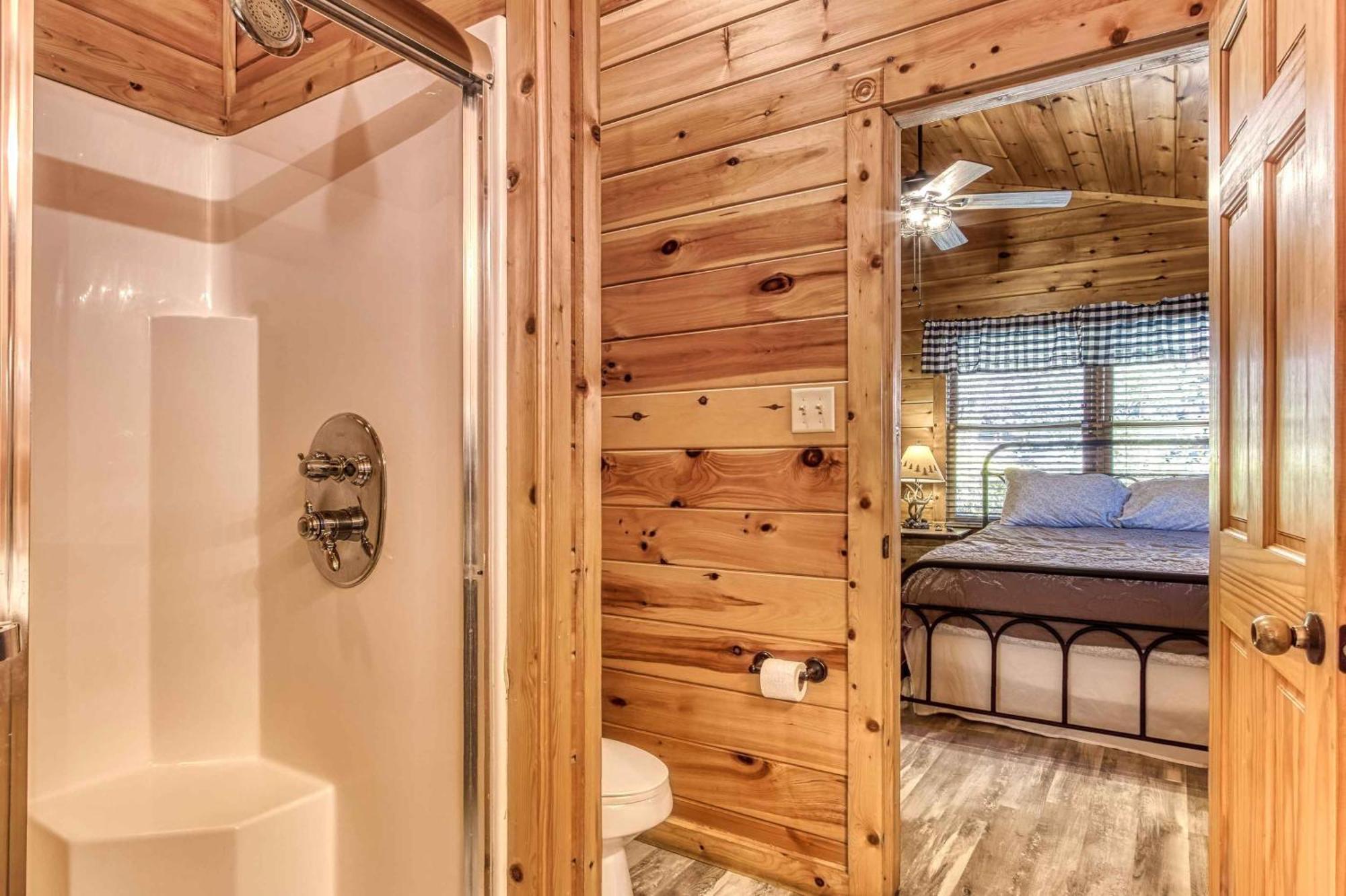 Dog Friendly, Romantic Mtn Getaway Hot Tub Pool Gatlinburg Exteriör bild