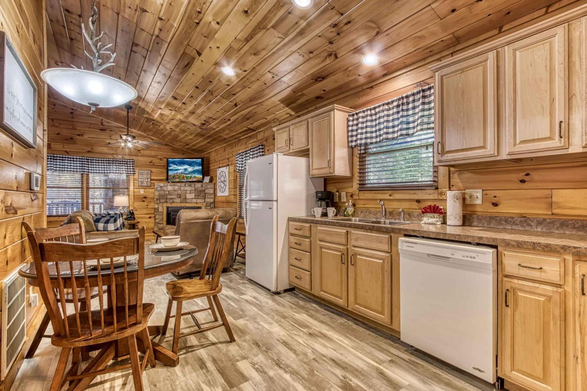 Dog Friendly, Romantic Mtn Getaway Hot Tub Pool Gatlinburg Exteriör bild