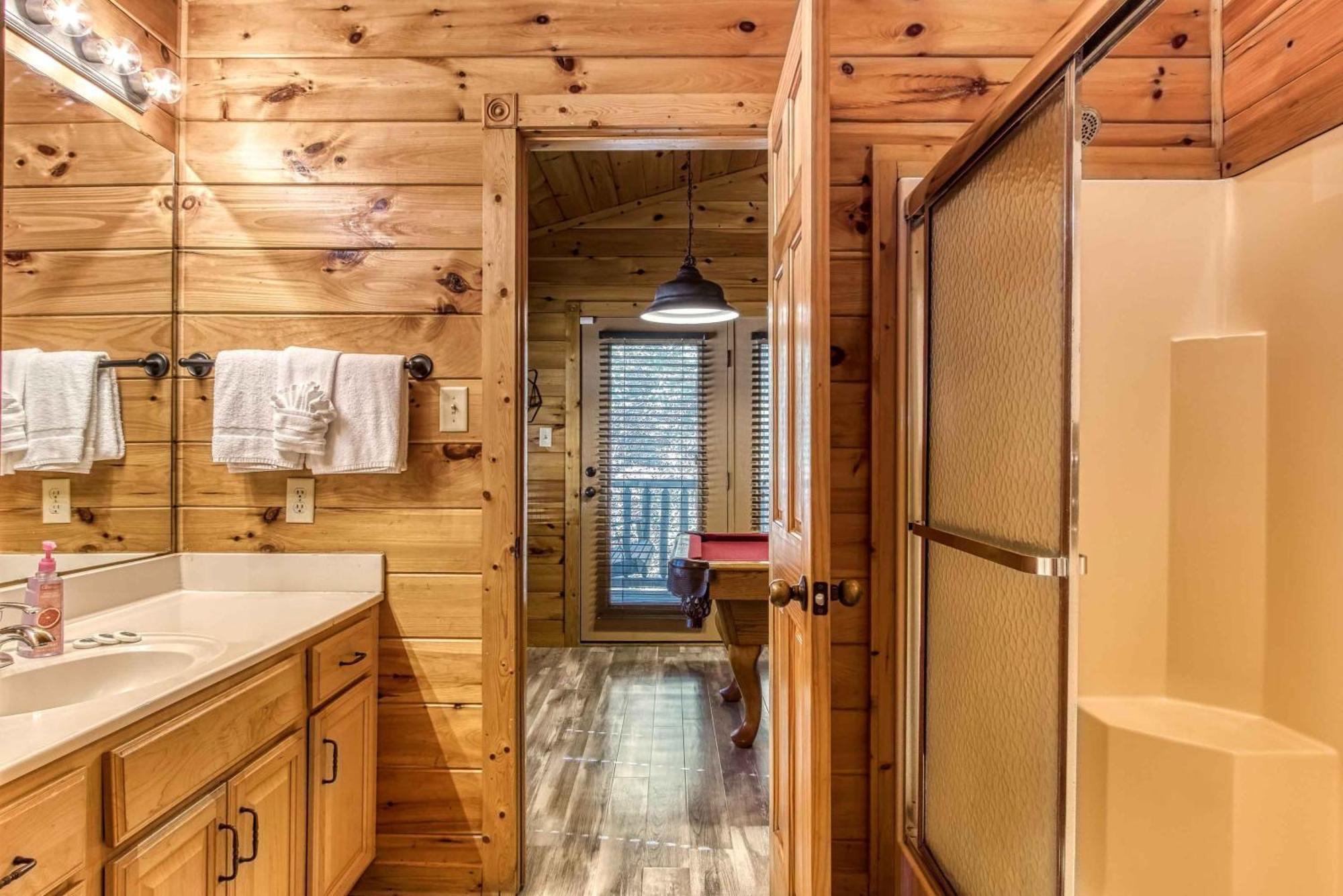 Dog Friendly, Romantic Mtn Getaway Hot Tub Pool Gatlinburg Exteriör bild