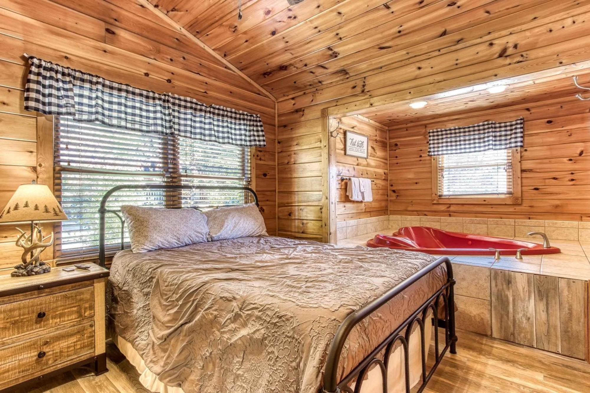 Dog Friendly, Romantic Mtn Getaway Hot Tub Pool Gatlinburg Exteriör bild