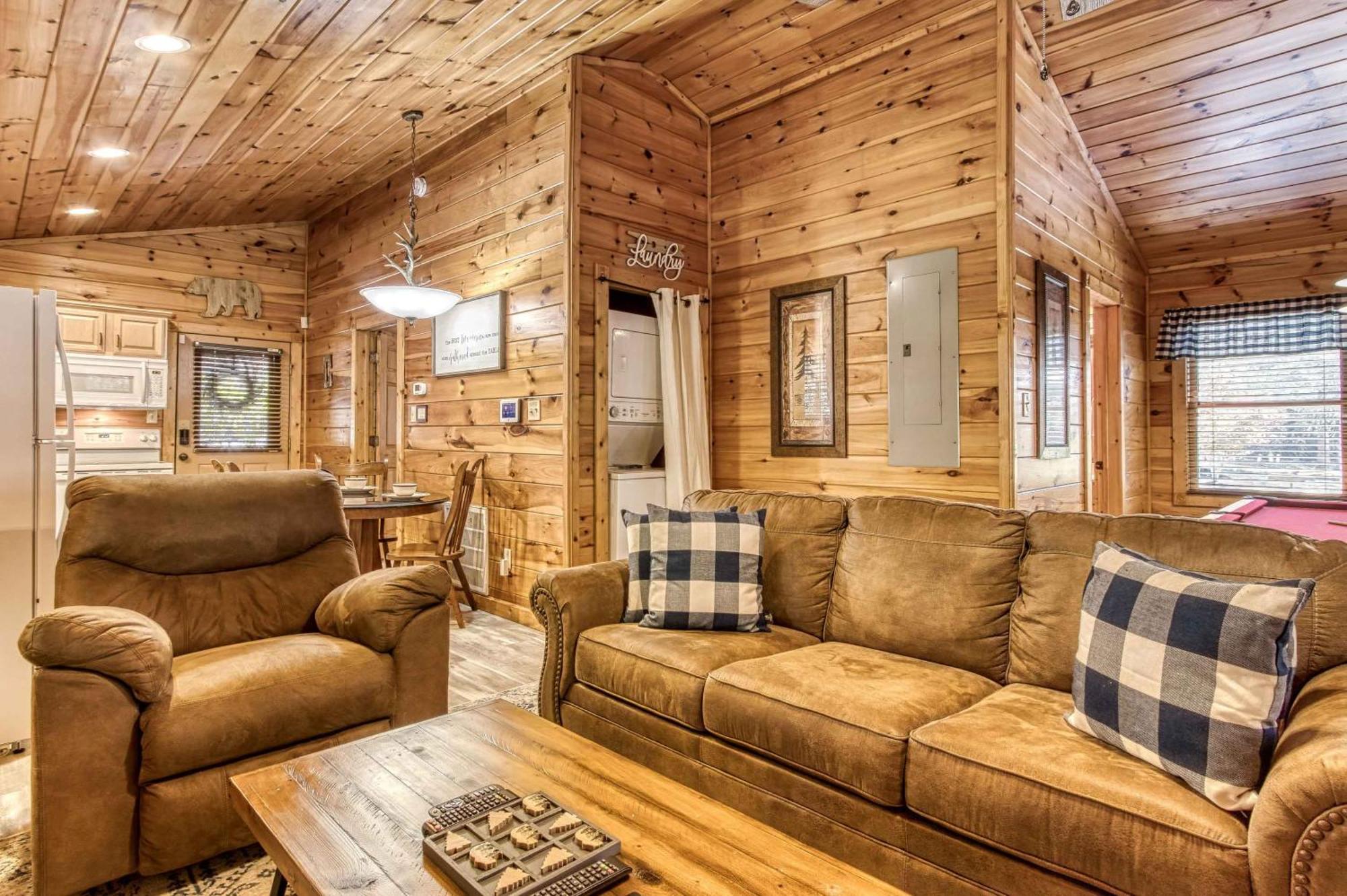 Dog Friendly, Romantic Mtn Getaway Hot Tub Pool Gatlinburg Exteriör bild
