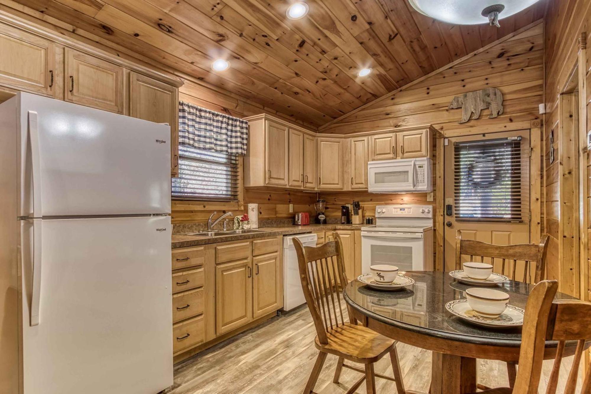 Dog Friendly, Romantic Mtn Getaway Hot Tub Pool Gatlinburg Exteriör bild