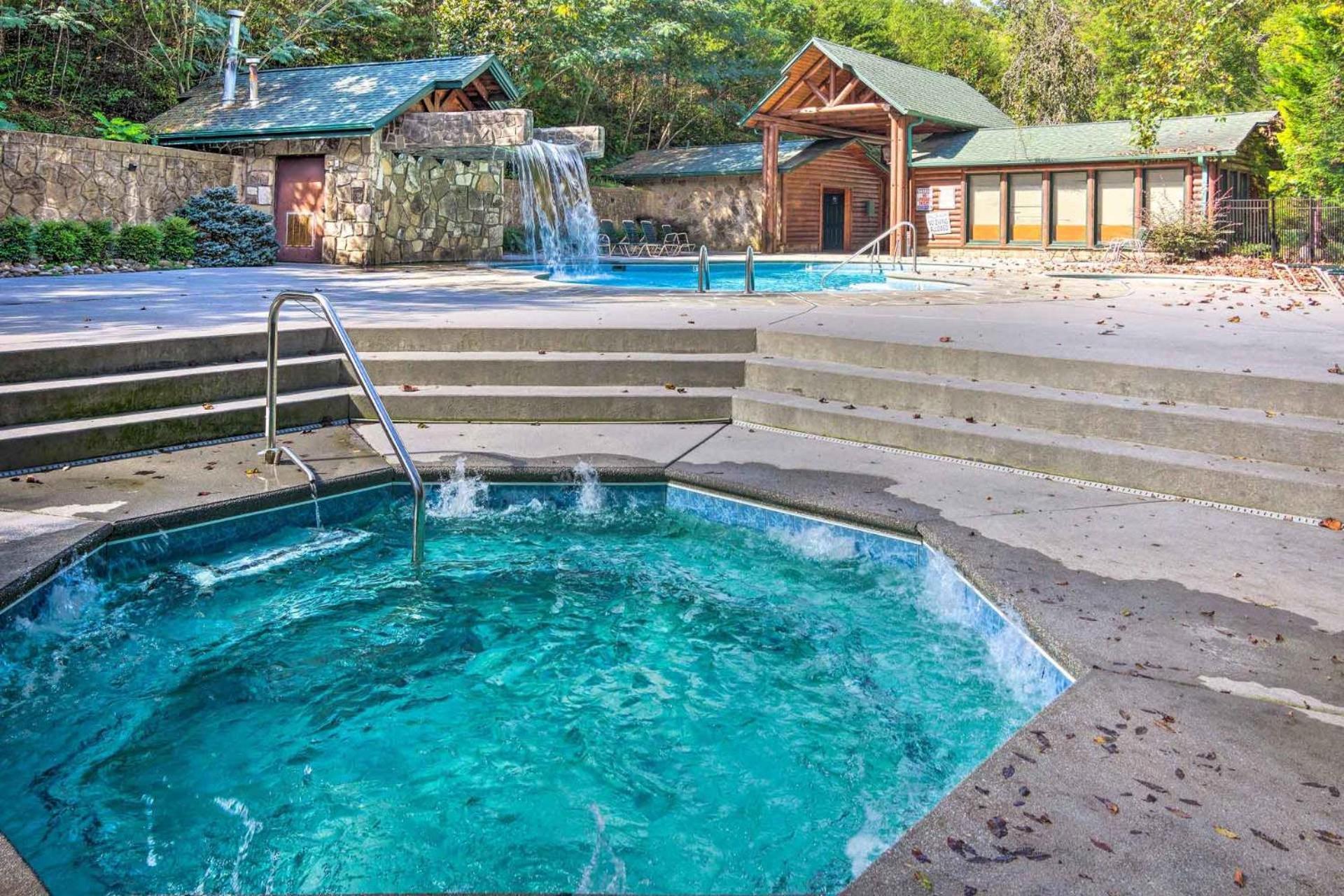 Dog Friendly, Romantic Mtn Getaway Hot Tub Pool Gatlinburg Exteriör bild