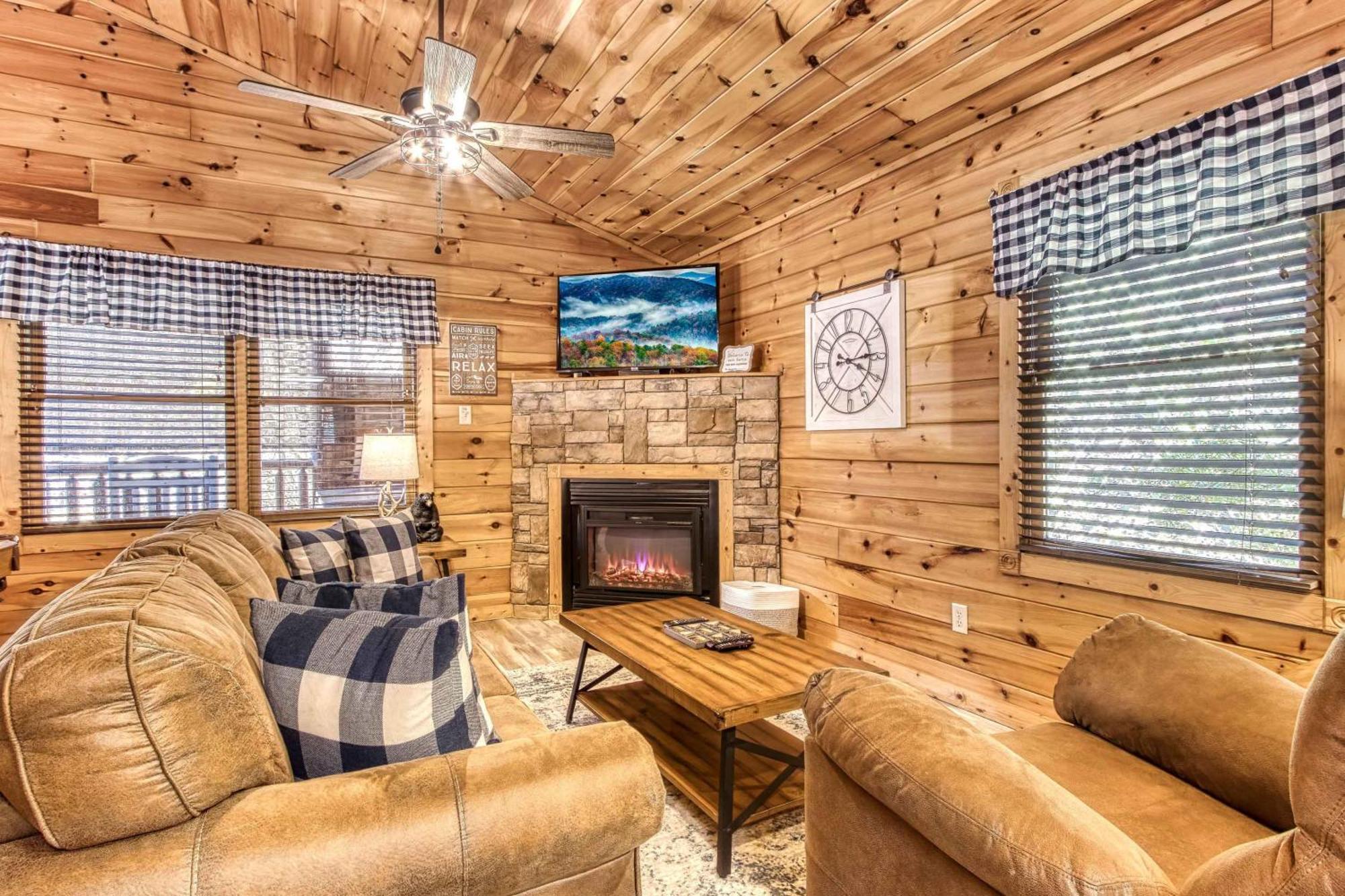 Dog Friendly, Romantic Mtn Getaway Hot Tub Pool Gatlinburg Exteriör bild